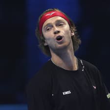 Ruský tenista Andrej Rublev pobavil pri rozhovore s moderátorom divákov.