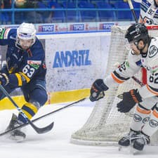 Na snímke zľava Michael Vandas (Spišská Nová Ves), Josh Teves (Košice)