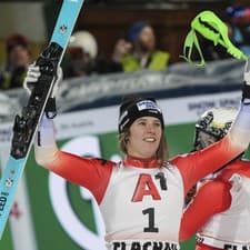 Švajčiarka Camille Rastová ovládla nočný slalom Flachau.