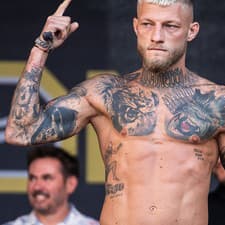 Český bojovník MMA Radek Roušal tvorí pár s Nelou Slovákovou.