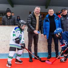 Nový prezident klubu v Skalici Noro Koch na turnaji detí spoločne so sekretárom zväzu Mirom Lažom a primátorom mesta Malacky Jurajom Říhom.