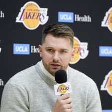 Hviezdny Luka Dončič už absolvoval oficiálne predstavenie v novom tíme Los Angeles Lakers.