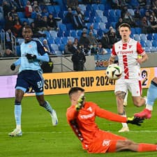 Slovan Bratislava sa v osemfinále Slovnaft Cupu stretol s Trenčínom.