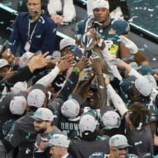 Hráči Philadelphia Eagles oslavujú triumf v Super Bowle.