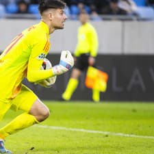 Na snímke brankár Dominik Takáč (Slovan Bratislava), ktorý si v novej sezóne musí dať pozor na dlhú rozohrávku.