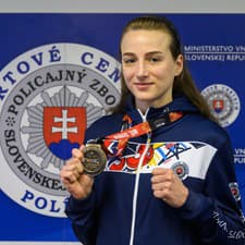 Na snímke boxerka Miroslava Jedináková počas tlačovej konferencie po návrate z MS srbskom Niši, kde získala medailu.