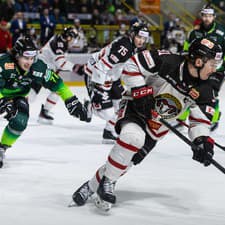 Hokejisti Banskej Bystrice deklasovali Žilinu na jej ľade v druhom štvrťfinále 8:0.