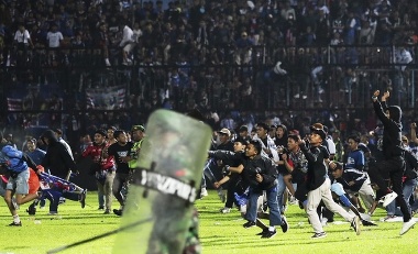 Prezident Indonézie o hroznej tragédii na futbale: Aj TOTO za to môže!