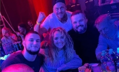 Český MMA bojovník Zdeněk Polívka (vľavo) s partnerkou Luciou Vondráčkovou. 