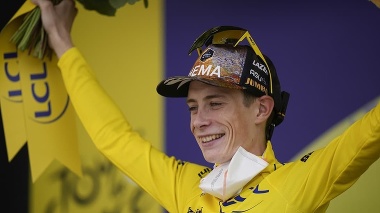 Víťaz Tour de France pobláznil celé Dánsko: Vingegaarda čakali na námestí tisíce ľudí