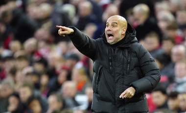 Na snímke tréner Manchestru City Pep Guardiola reaguje v zápase 11. kola anglickej Premier League FC Liverpool - Manchester City.