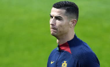 Na snímke portugalský futbalista Cristiano Ronaldo počas tréningu portugalskej futbalovej reprezentácie v Oeirase neďaleko portugalskej metropoly Lisabon.