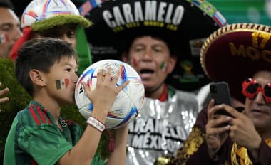 Mexický fanúšik chcel na štadión prepašovať alkohol v netypickom predmete. 