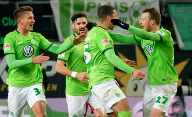 Odmietli rúška, teraz budú pykať: Vedenie nemeckého Wolfsburgu netypicky potrestalo svojich hráčov