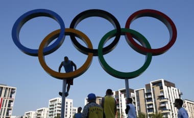 Primátor japonského mesta Sapporo Kacuhiro Akimoto a Japonský olympijský výbor vyhlásili, že na istý čas prerušia úsilie o získanie práva usporiadať zimné olympijské hry v roku 2030.