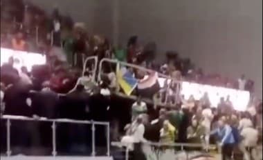 Chvíle hrôzy v Egypte: Počas basketbalového zápasu sa zrútila zaplnená tribúna
