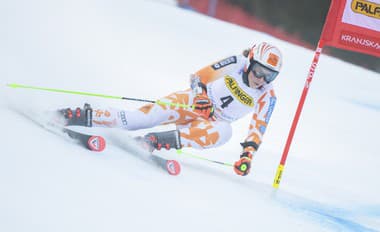 Na snímke slovenská lyžiarka Petra Vlhová v 1. kole v obrovskom slalome žien Svetového pohára v alpskom lyžovaní v slovinskej Kranjskej Gore v nedeľu 8. januára 2023.