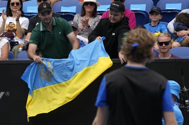 Ukrajinská vlajka počas zápasu ruského tenistu: Aká bola jeho reakcia?
