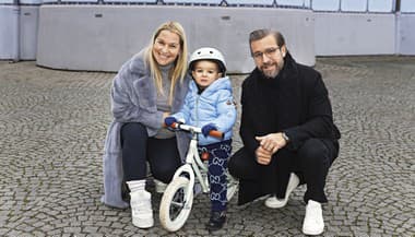 Rodinné prechádzky patria do denného režimu. Aj kvôli budúcej mamine, no najmä kvôli malému Jakubkovi.