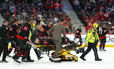 Desivé zranenie v NHL: Brankára Ottawy odniesli z ľadu na nosidlách