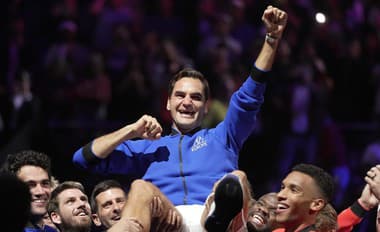 Švajčiar Roger Federer pri svojej rozlúčke na Laver Cupe 2022.