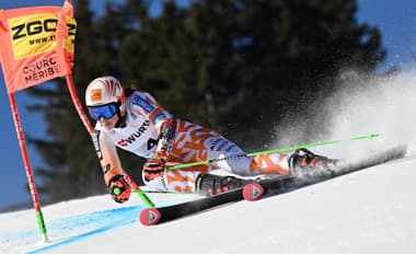 Slovenská lyžiarka Petra Vlhová na trati počas 1. kola obrovského slalomu na MS. 