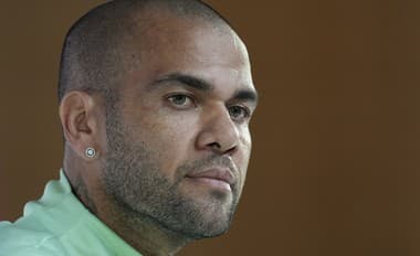 Alves zostáva naďalej za mrežami: Prečo ho súd odmietol pustiť na kauciu?