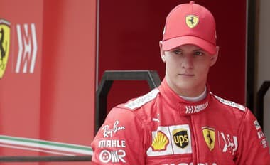 Nehoda Michaela Schumachera pokazila kariéru synovi Mickovi: Podľa bývalého šéfa F1 mal jazdiť za tento tím!