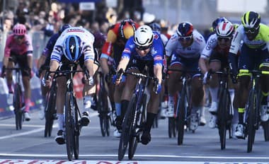 Dramatický špurt zvládol najlepšie Holanďan Jakobsen: Petra Sagana v závere zablokovali