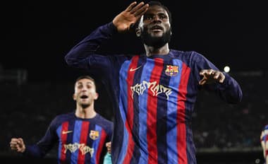 Futbalista Barcelony Franck Kessie sa teší po strelení gólu v ligovom El Clásicu  FC Barcelona – Real Madrid.
