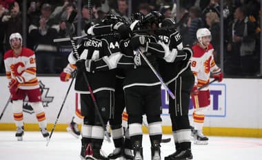 Los Angeles sa bodovo dotiahlo na prvé Vegas, Barkov rekordmanom Floridy