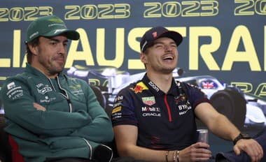 Dve veľké postavy F1,  Fernando Alonso (vľavo) a Max Verstappen (vpravo).