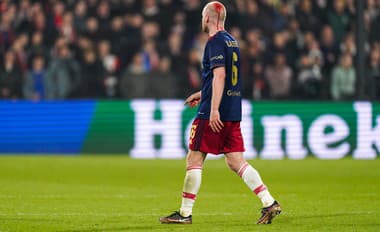 Zranený Davy Klaassen z Ajaxu.