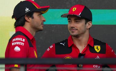 Jazdci Ferrari Carlos Sainz a Charles Lecler.