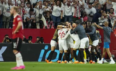 Sevilla oslavuje postup cez anglický Manchester United.