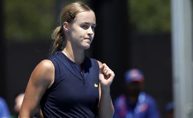 Slovenská tenistka Anna Karolína Schmiedlová sa suverénnym spôsobom prebojovala do 2. kola dvojhry na grandslamovom turnaji Australian Open v Melbourne.