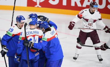 Slovenskí hokejisti zľava Michal Ivan, Peter Cehlárik a Mário Grman sa tešia po góle Matúša Sukeľa v zápase.