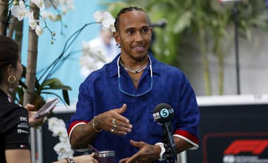Hamilton prehovoril o budúcnosti: Veľký prestup do Ferrari?
