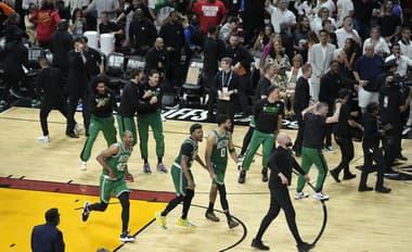 Infarktový záver v zámorskej NBA! Boston vďaka košu s klaksónom živí nádej na historický úspech