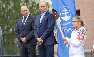 šŠportový riaditeľ Slovenského olympijského a športového výboru Roman Buček (v strede).