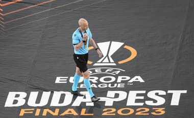 Drsná dohra finále Európskej ligy: Fanúšikovia napadli rozhodcu s rodinou!