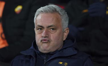 Doplatí na svoj skrat? UEFA začala vyšetrovať Mourinha po napadnutí rozhodcu
