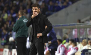 Tréner Atlética Madrid má na hráčov nový meter: Nesúložíš? Nehráš!