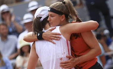 Swiateková s tretím titulom na Roland Garros: Češka Muchová ju však poriadne trápila