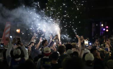 Strašidelné oslavy titulu Denveru: Strelec v uliciach rozpútal peklo