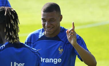 Kylian Mbappé momentálne zarezáva v drese francúzskeho národného tímu.