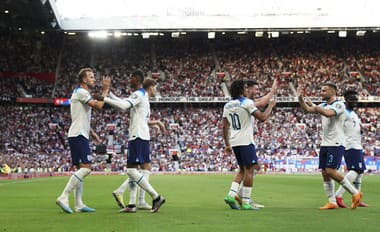 Anglicko deklasovalo futbalového trpaslíka, Rumuni senzačne získali bod vo Švajčiarsku