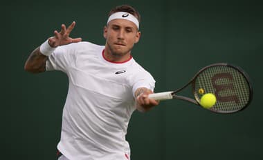 Slovenský tenista Alex Molčan sa lúči s Wimbledonom už v prvom kole.