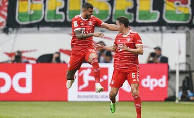 Lucas Hernandez (vľavo) v drese Bayernu Mníchov.