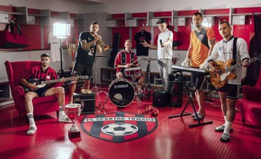 Trnavský Spartak má k storočnici novú pieseň: V novom videoklipe hrali futbalisti